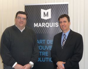 M. Stephan Robitaille, directeur des ressources humaines et des achats chez Groupe L & G Cloutier de L'Islet et porte-parole de la Foire virtuelle, en compagnie de M. Pierre Fréchette, vice-président Opérations chez Marquis, l'entreprise qui est le partenaire principal de la Foire virtuelle.