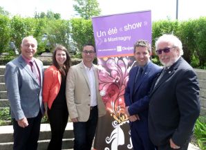 Sur la photo, on aperçoit le président de la Société de développement économique de Montmagny (SDÉ), M. Yves Gendreau, la chargée de projets animation et évènement à la SDÉ, Mme Ariane Pelletier, le directeur général des Arts de la scène, M. Christian Noël, le directeur adjoint marché des particuliers de la Caisse populaire Desjardins de Montmagny, M. Jérôme Normand, et le maire de Montmagny, M. Jean-Guy Desrosiers.