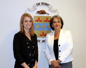 La présidente d'élection, Me Sandra Stéphanie Clavet, et la secrétaire d'élection, Mme Denise Vézina.