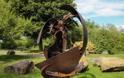 Deux oeuvres monumentales de Lewis Pagé installées à Montmagny