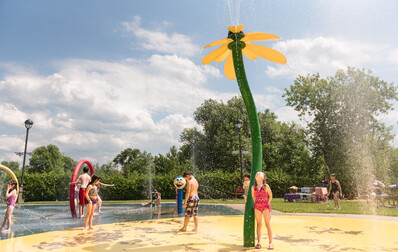 Accès prolongé à la piscine extérieure et aux jeux d'eau