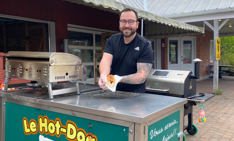 Hotdog Royal - Roi du fumoir s'installe au Marché public de Montmagny